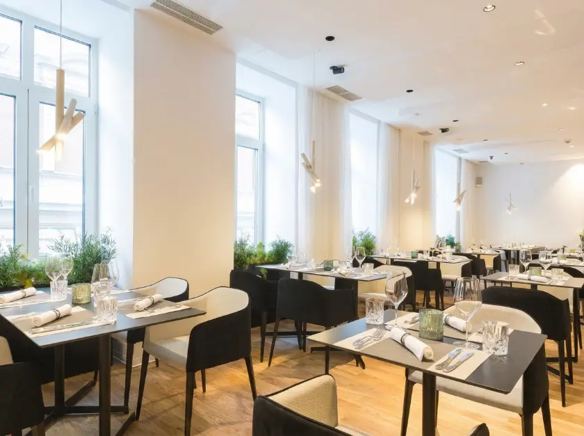 Restaurant avant décoration